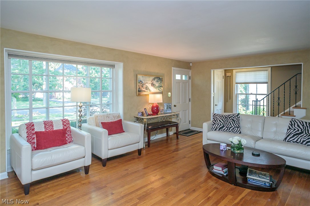 865 Cambridge Road Cleveland Heights, OH 44121 - Photo 3 of 27 Gallery Image 3