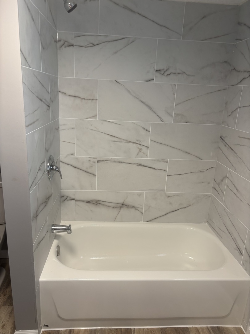 3 Franklin Drive Manteno, IL 60950 - Photo 13 of 23 a bathroom with a bathtub