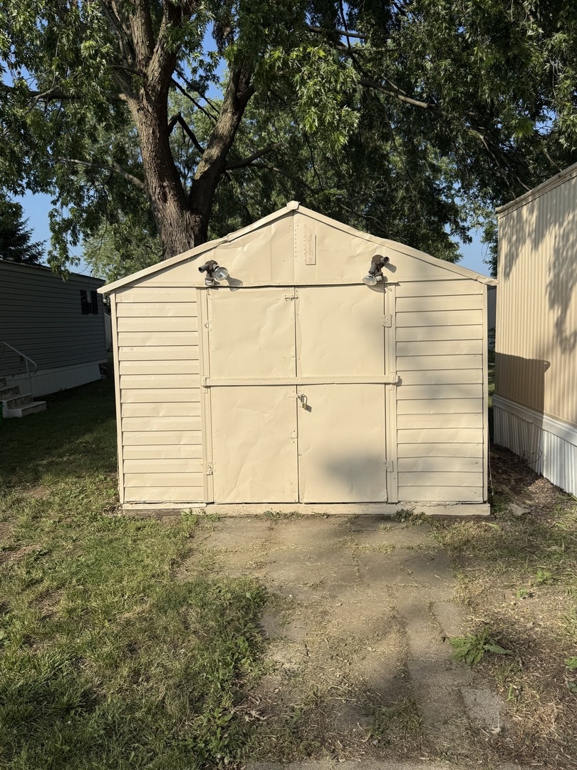 3 Franklin Drive Manteno, IL 60950 - Photo 2 of 23 a view of a backyard