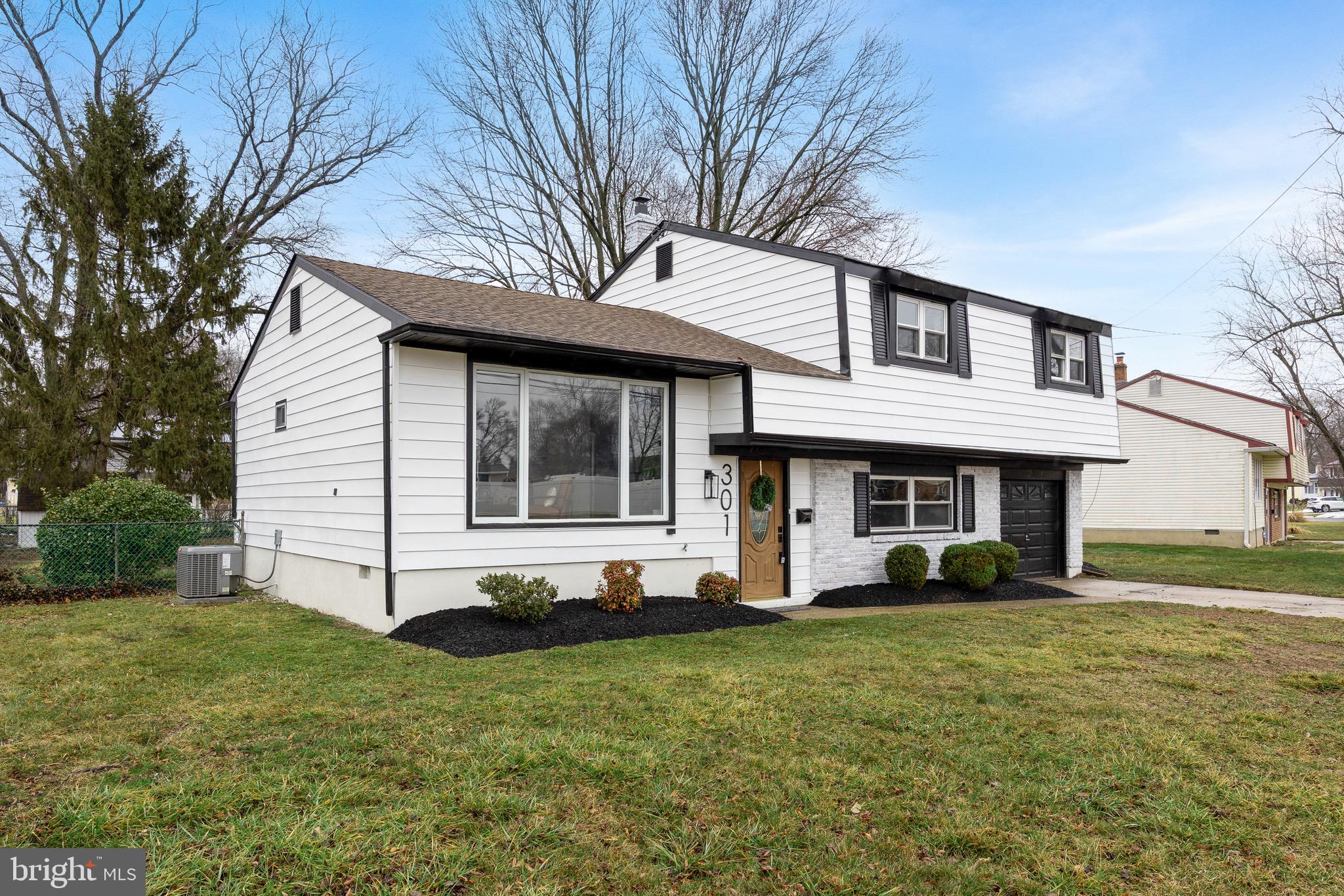 301 Cardinal Road Beverly, NJ 08010 - Photo 2 of 27 a front view of a house with garden