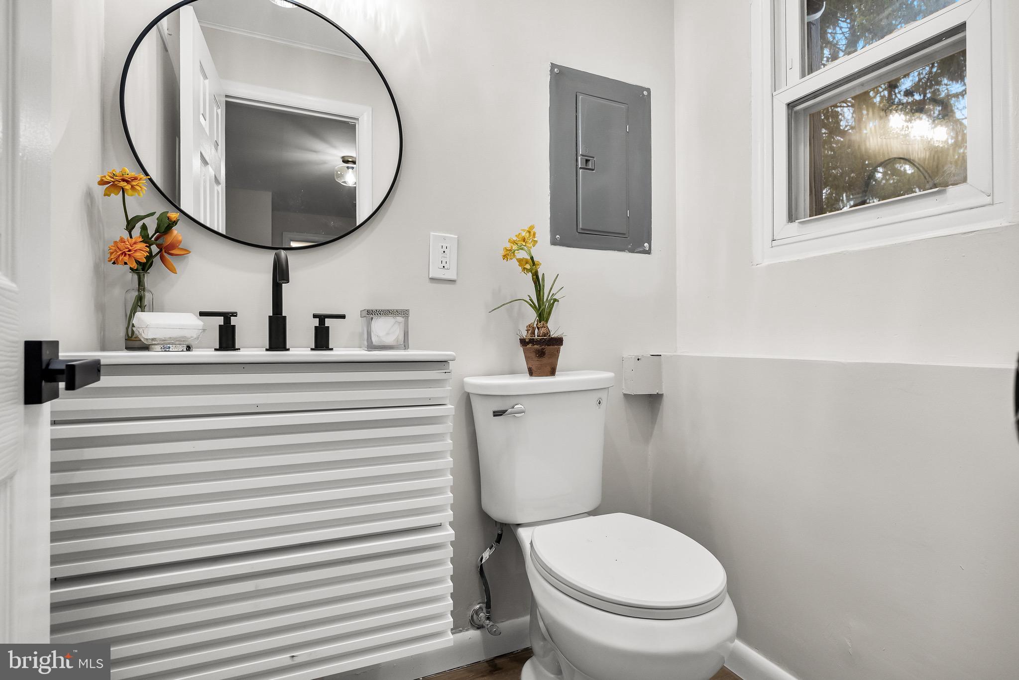 301 Cardinal Road Beverly, NJ 08010 - Photo 22 of 27 a bathroom with a toilet a sink and a mirror