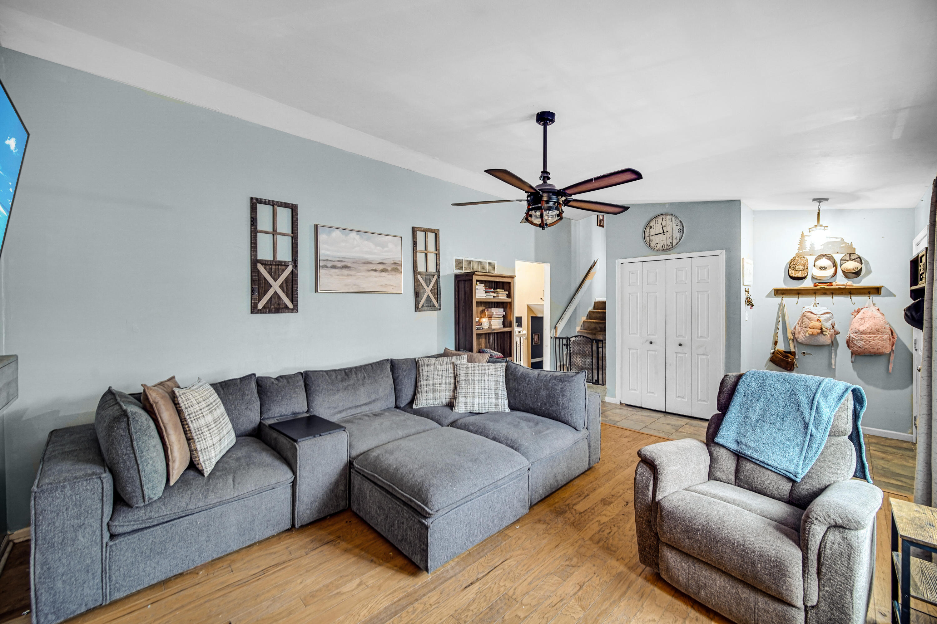 4038 Kingsway Drive Crown Point, IN 46307 - Photo 2 of 18 a living room with furniture