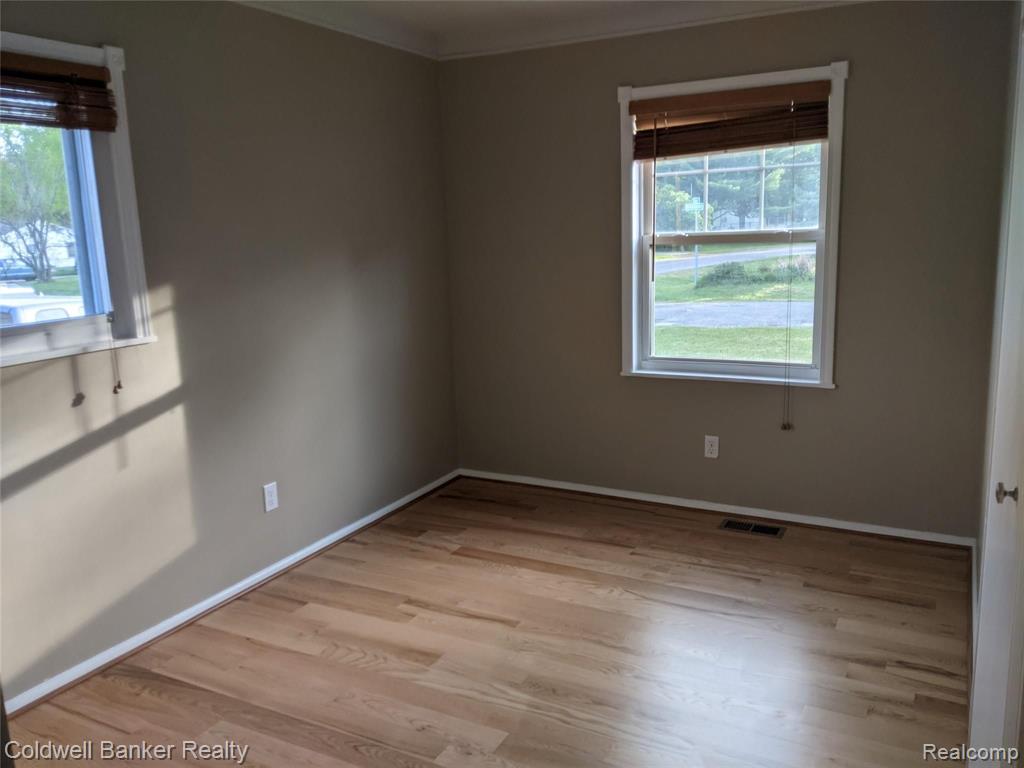 3693 Queensbury Road Lake Orion, MI 48359 - Photo 12 of 24