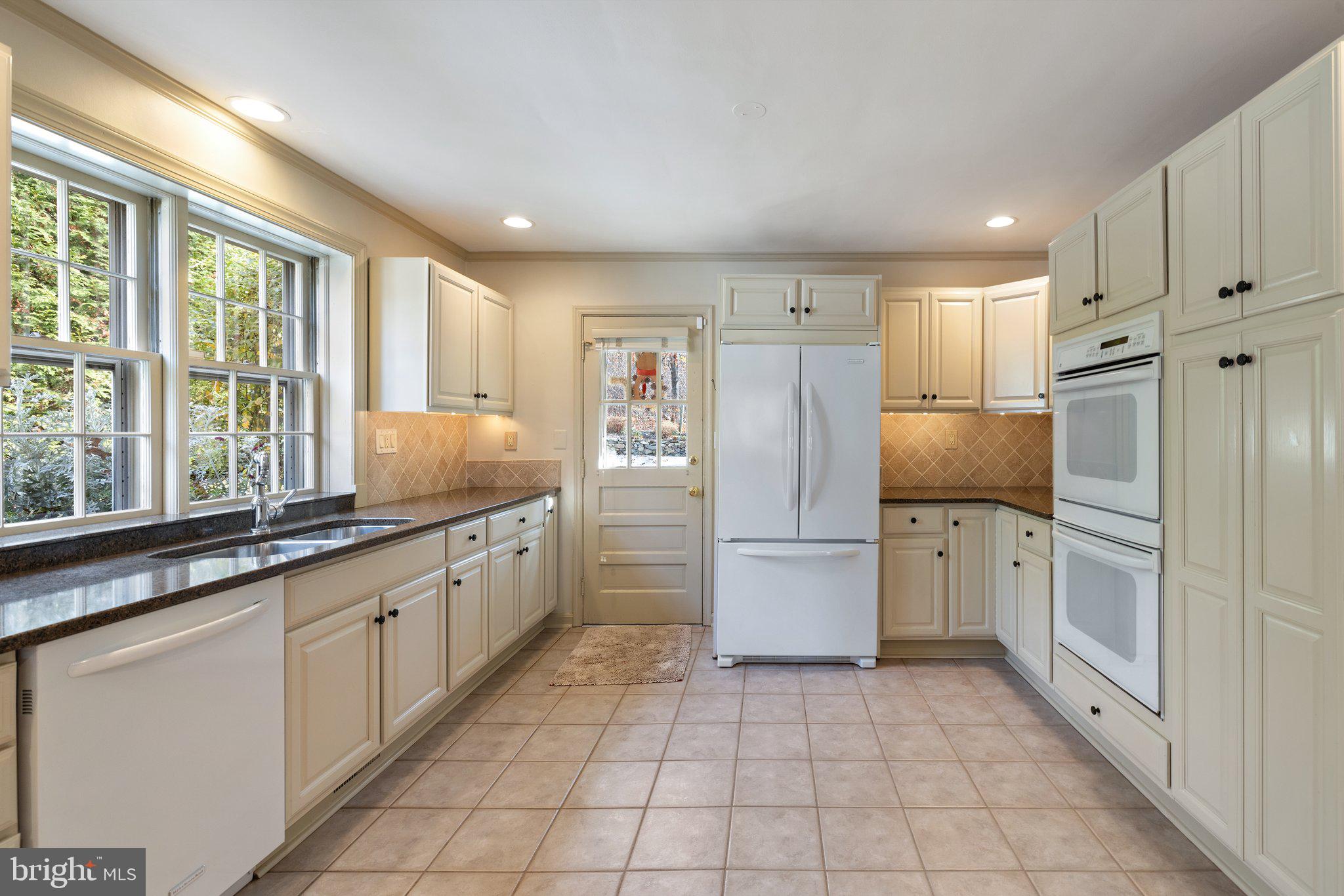 17970 Raven Rocks Road Bluemont, VA 20135 - Photo 12 of 78 Kitchen view