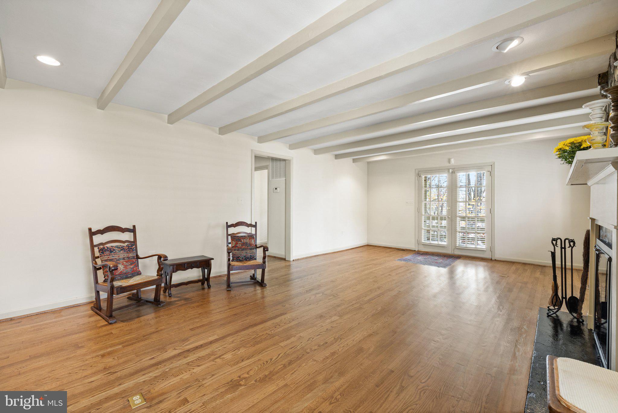 17970 Raven Rocks Road Bluemont, VA 20135 - Photo 20 of 78 Living room with access to porch