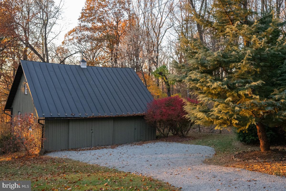 17970 Raven Rocks Road Bluemont, VA 20135 - Photo 66 of 78 a backyard of house with a trees