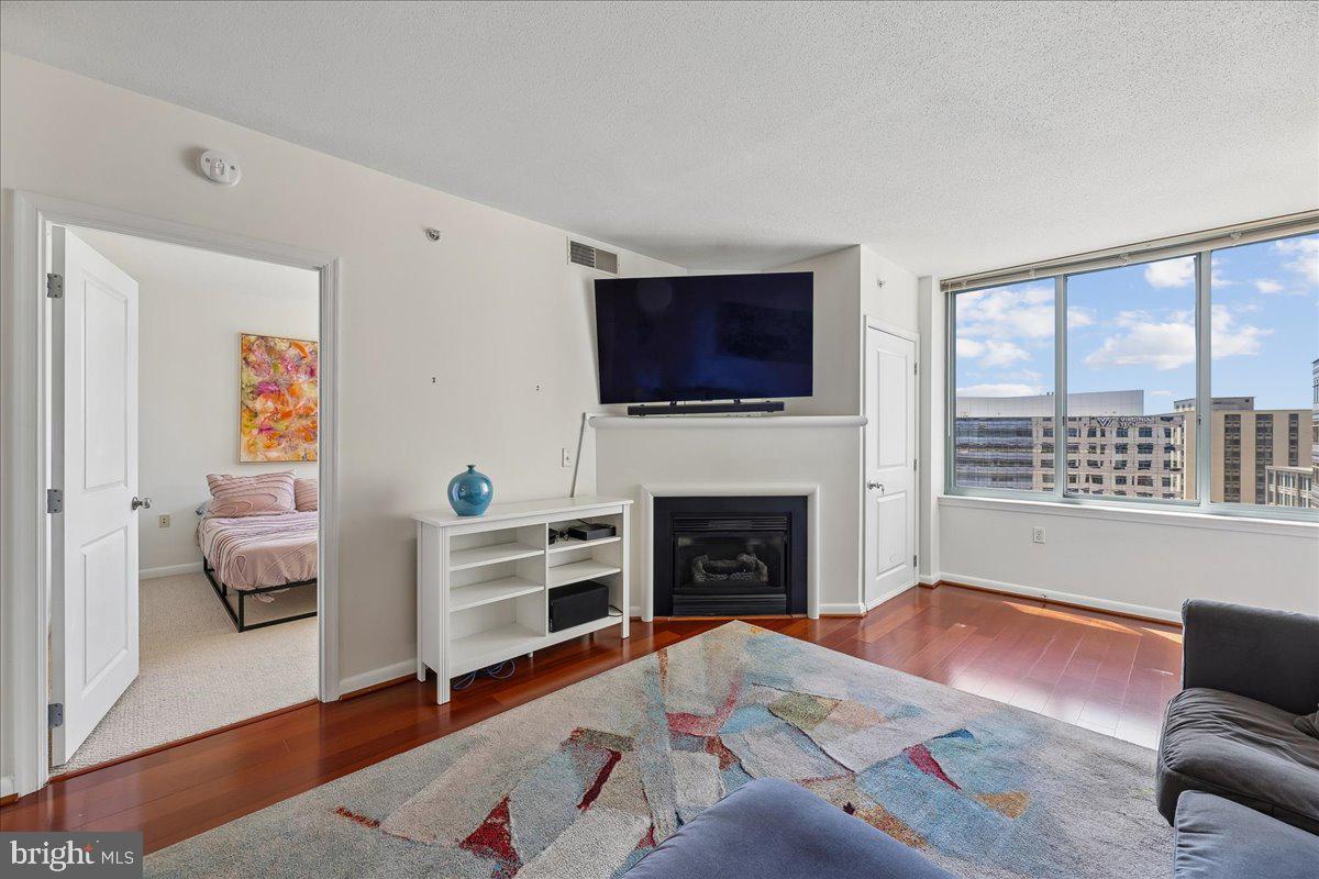 851 North Glebe Road, Unit 1003 Arlington, VA 22203 - Photo 4 of 73