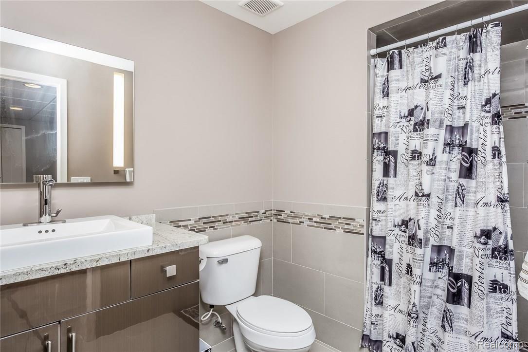 3830 Beechcrest Road Rochester, MI 48309 - Photo 47 of 53 051-2780034-medium.jpg