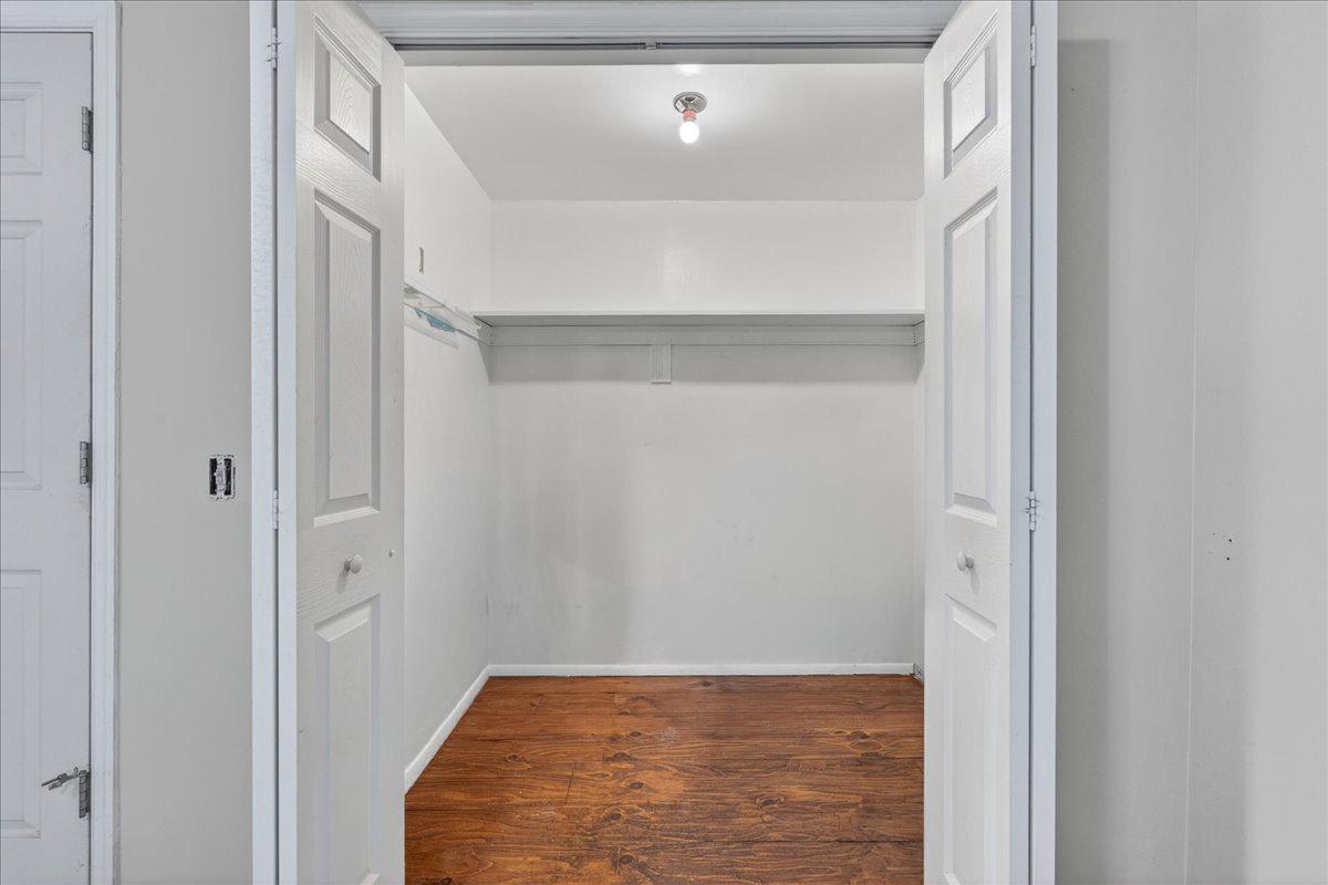 1865 Wilderness Road Lancaster, PA 17603 - Photo 21 of 39 Upper Level _ Owner Suite Spacious Closet