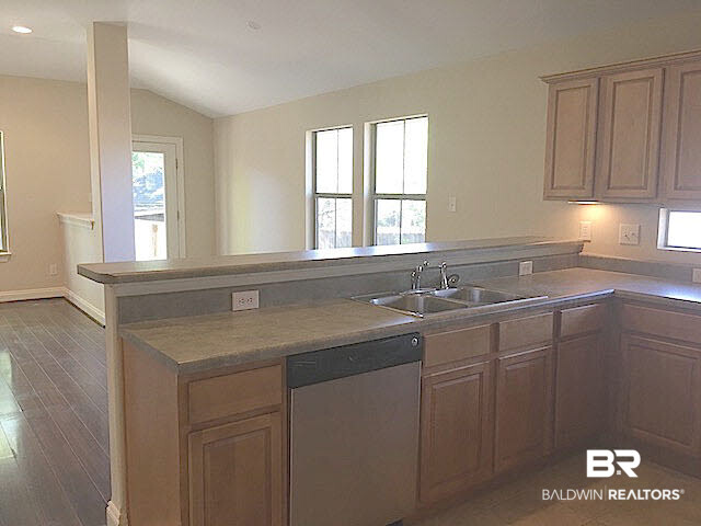 102 Timberland Court Daphne, AL 36526 - Photo 6 of 14 Kitchen