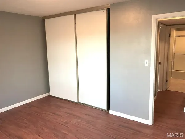 $975 | 1104 Arrowhead Drive, Unit B, Collinsville, IL 62234