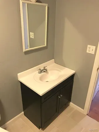 $975 | 1104 Arrowhead Drive, Unit B, Collinsville, IL 62234