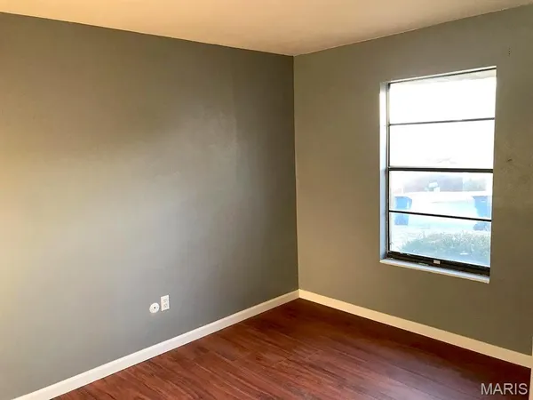 $975 | 1104 Arrowhead Drive, Unit B, Collinsville, IL 62234