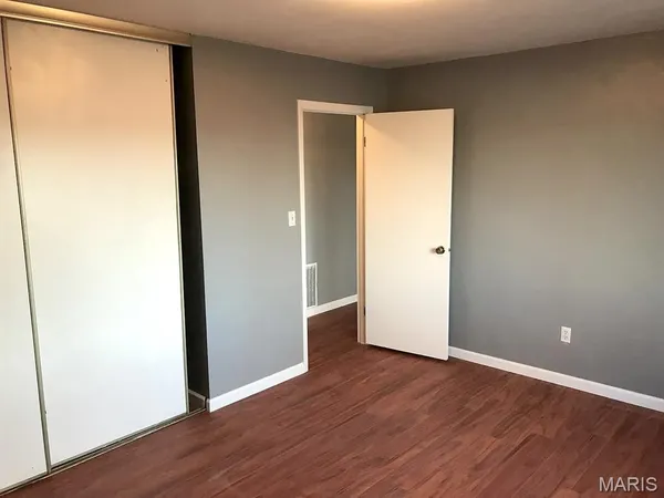 $975 | 1104 Arrowhead Drive, Unit B, Collinsville, IL 62234