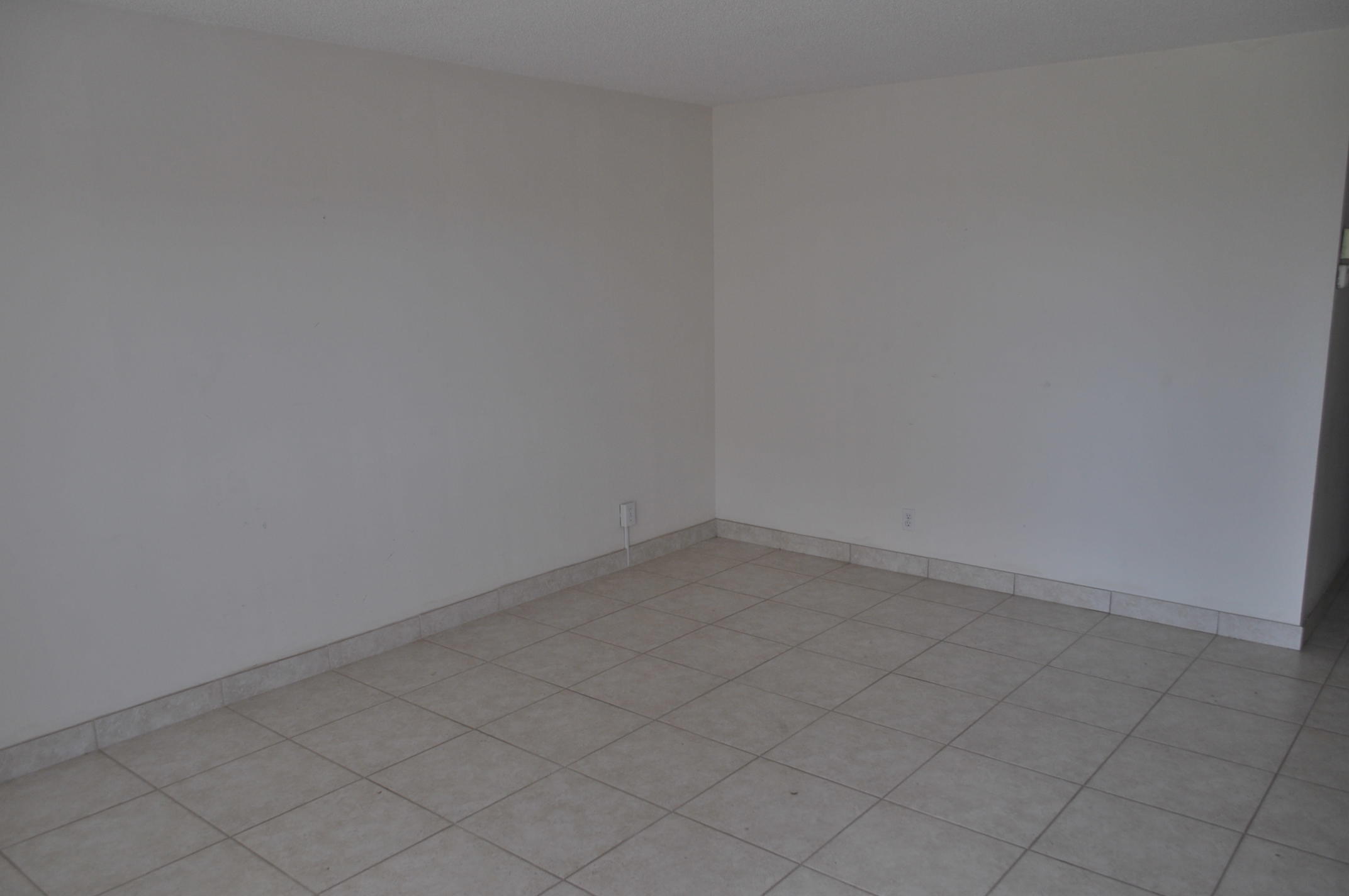 4099 Cornwall East, Unit 4099 Boca Raton, FL 33434 - Photo 11 of 13 Living Area