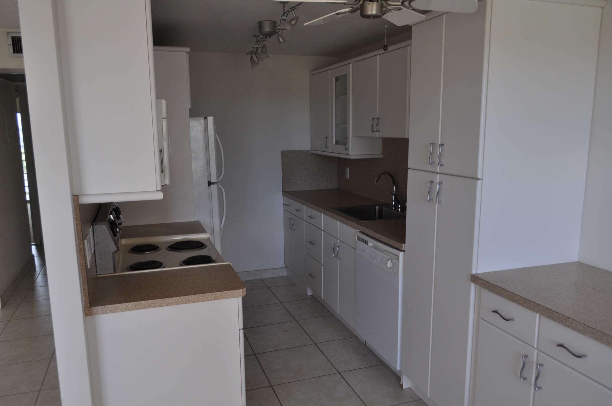 4099 Cornwall East, Unit 4099 Boca Raton, FL 33434 - Photo 12 of 13 Kitchen