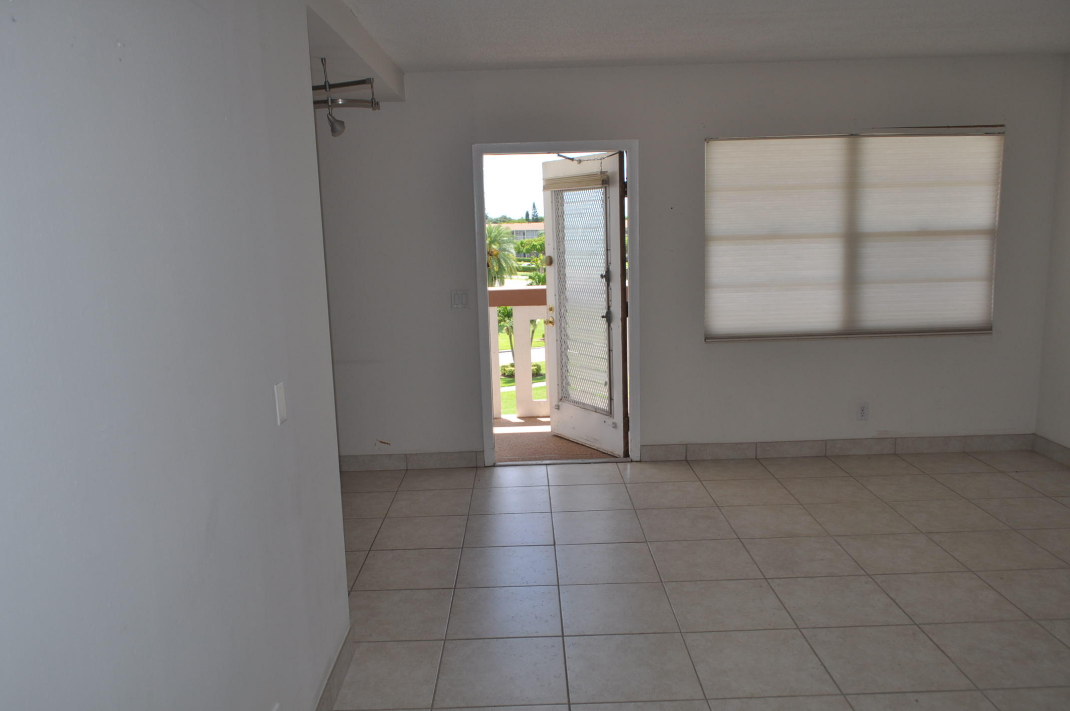 4099 Cornwall East, Unit 4099 Boca Raton, FL 33434 - Photo 10 of 13 Entrance