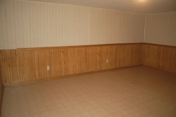 $1,300 | 321 South Jefferson Street, Woodstock, IL 60098