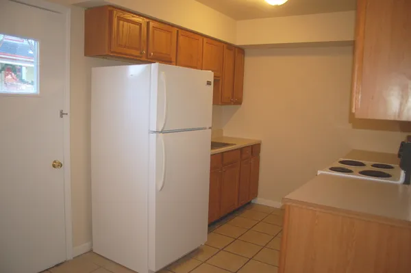 $1,300 | 321 South Jefferson Street, Woodstock, IL 60098