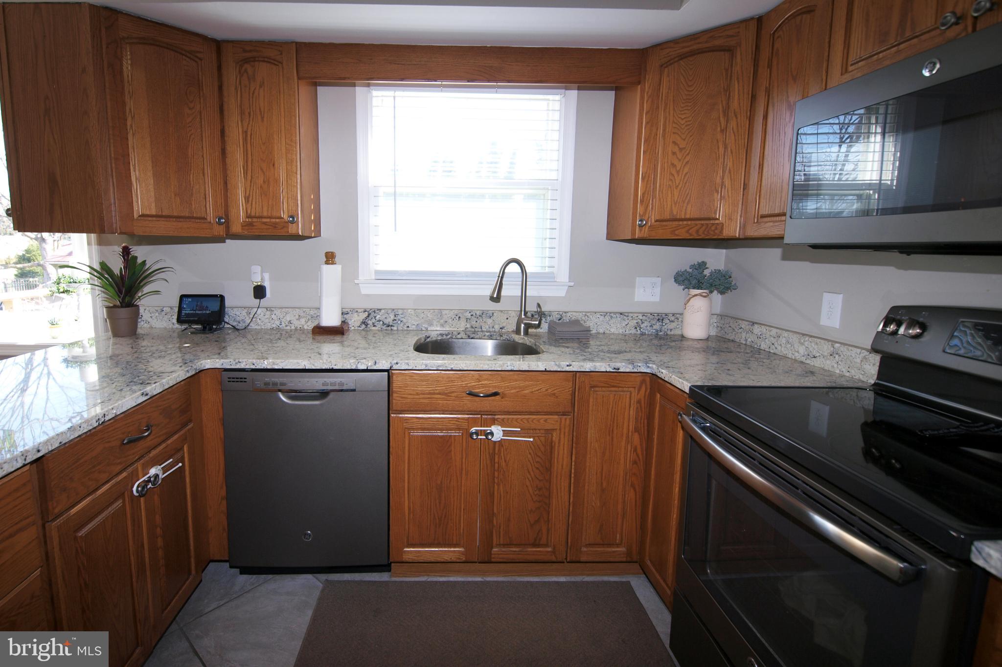 1028 Hawthorn Road Allentown, PA 18103 - Photo 5 of 24 Gallery Image 5