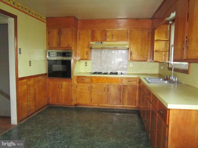 302 Poorhouse Road Winchester, VA 22603 - Photo 4 of 16 Kitchen