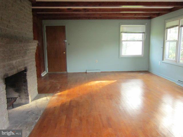 302 Poorhouse Road Winchester, VA 22603 - Photo 7 of 16 Living Room
