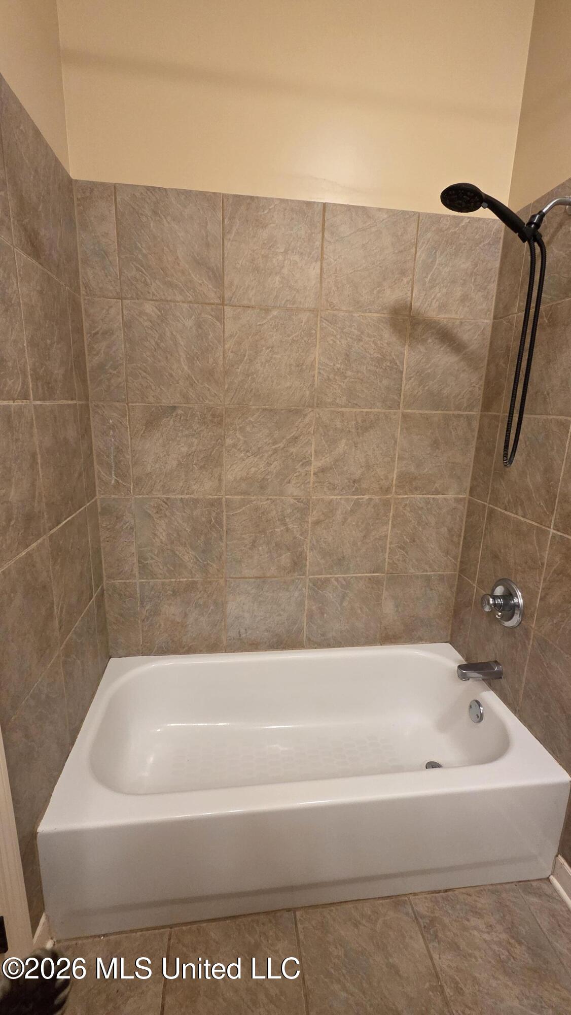 124 Cowles Creek Road Clinton, MS 39056 - Photo 31 of 42 2ND BATHROOM