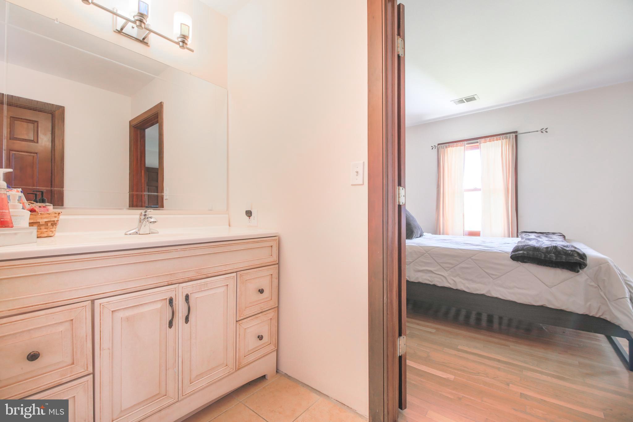 188 Keystone Road Quakertown, PA 18951 - Photo 26 of 44 Jack And Jill Bathroom
