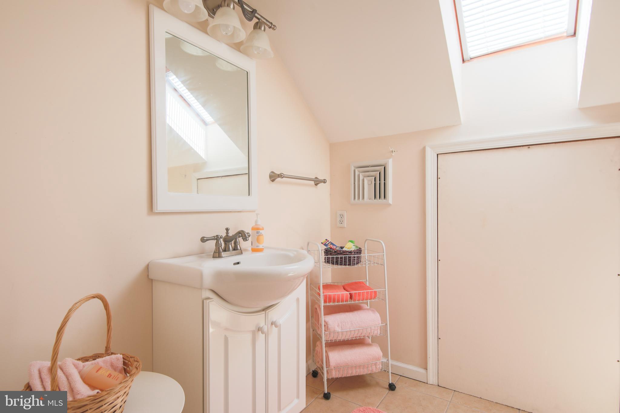 188 Keystone Road Quakertown, PA 18951 - Photo 32 of 44 Third Floor Full Bathroom