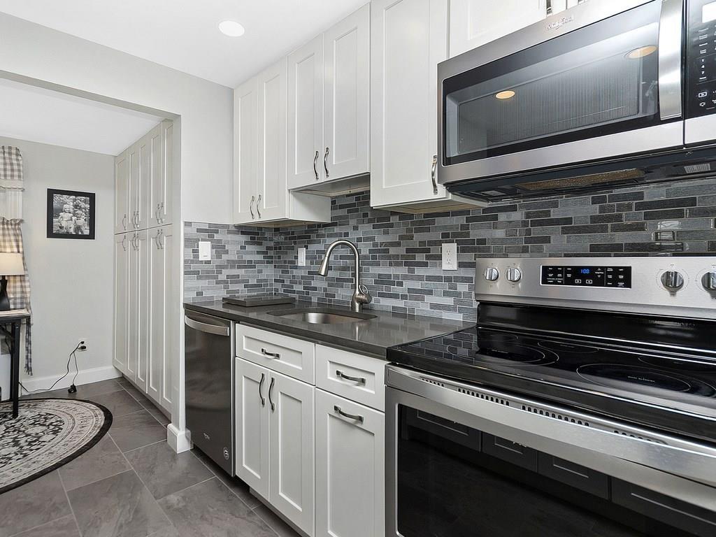 25 Chase Road Waltham, MA 02452 - Photo 5 of 36 Gallery Image 5
