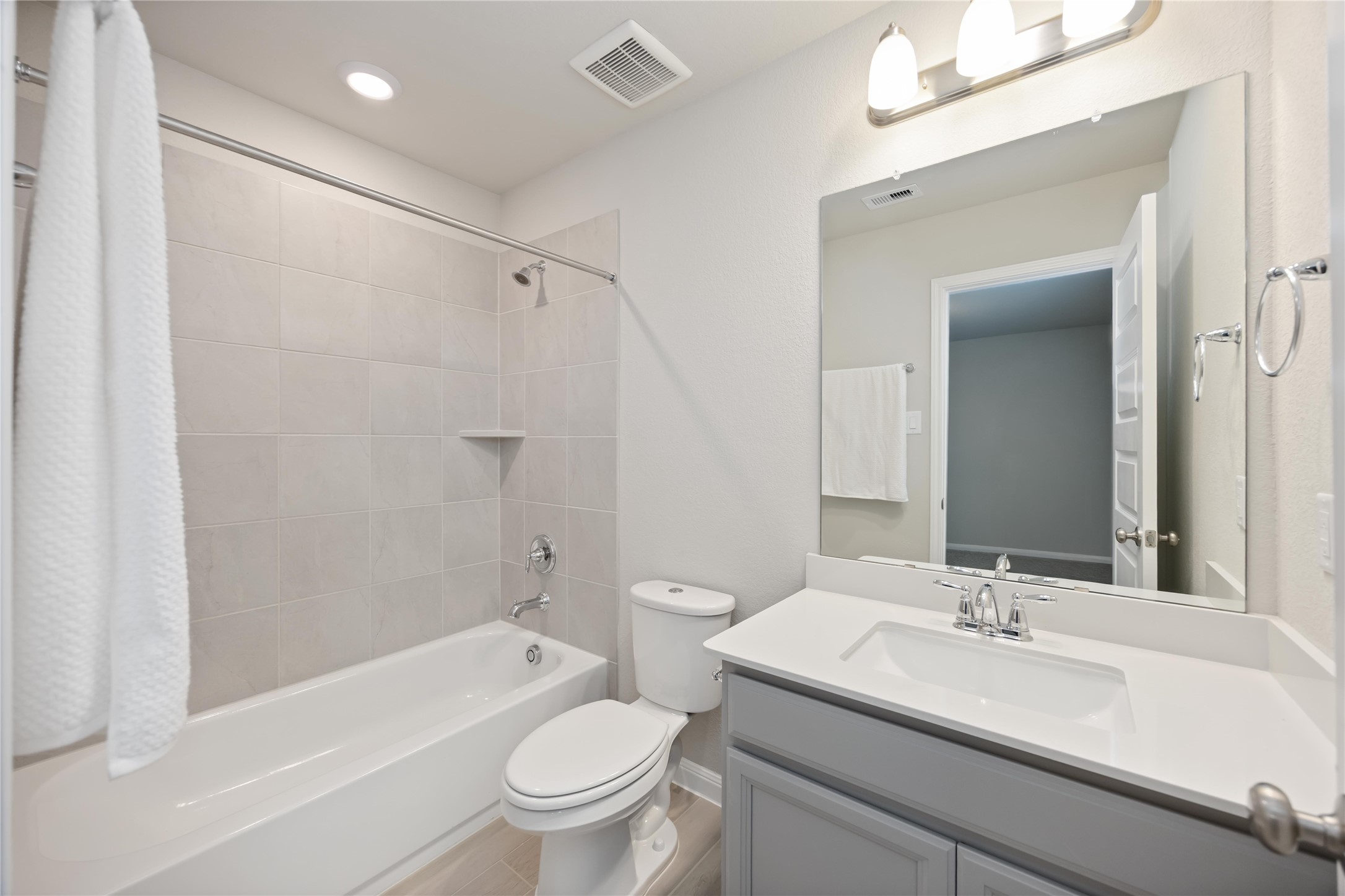 6814 Ventura Drive Rosharon, TX 77583 - Photo 26 of 30 This full bath is designed with ease in mind—featuring a combined tub and shower, a well-sized vanity, and lighting that keeps the space feeling open and bright throughout the day.