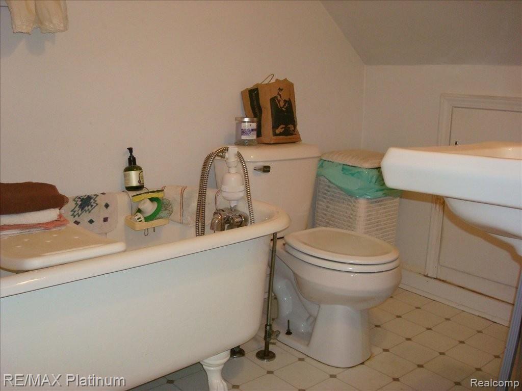 132 Isbell Street Howell, MI 48843 - Photo 5 of 14 1st Floor Bathroom