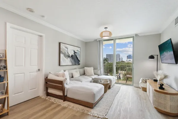 $3,500 | 610 Clematis Street, Unit 515, West Palm Beach, FL 33401