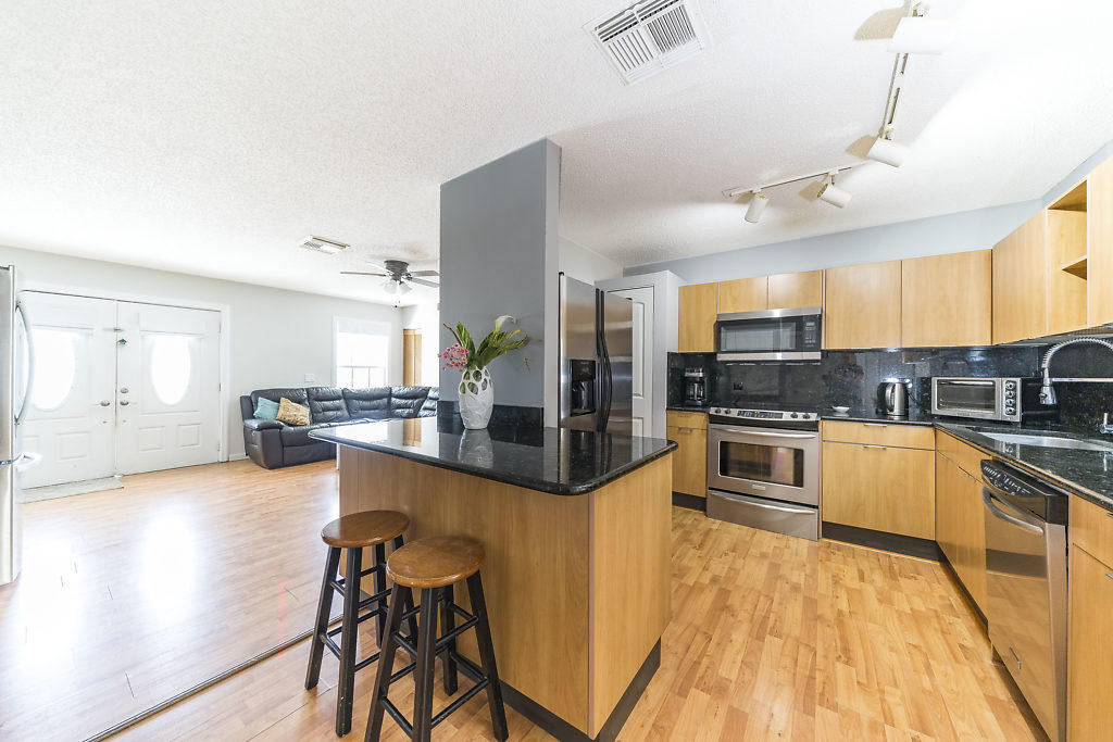 129 Banyan Circle Jupiter, FL 33458 - Photo 5 of 31 005-129BanyanCircle-Jupiter-FL-small