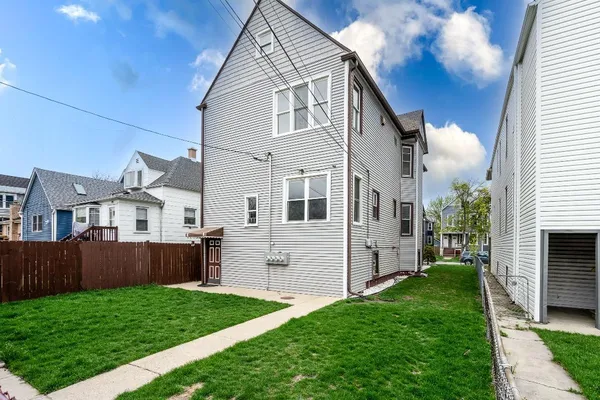 a view of house with backyard