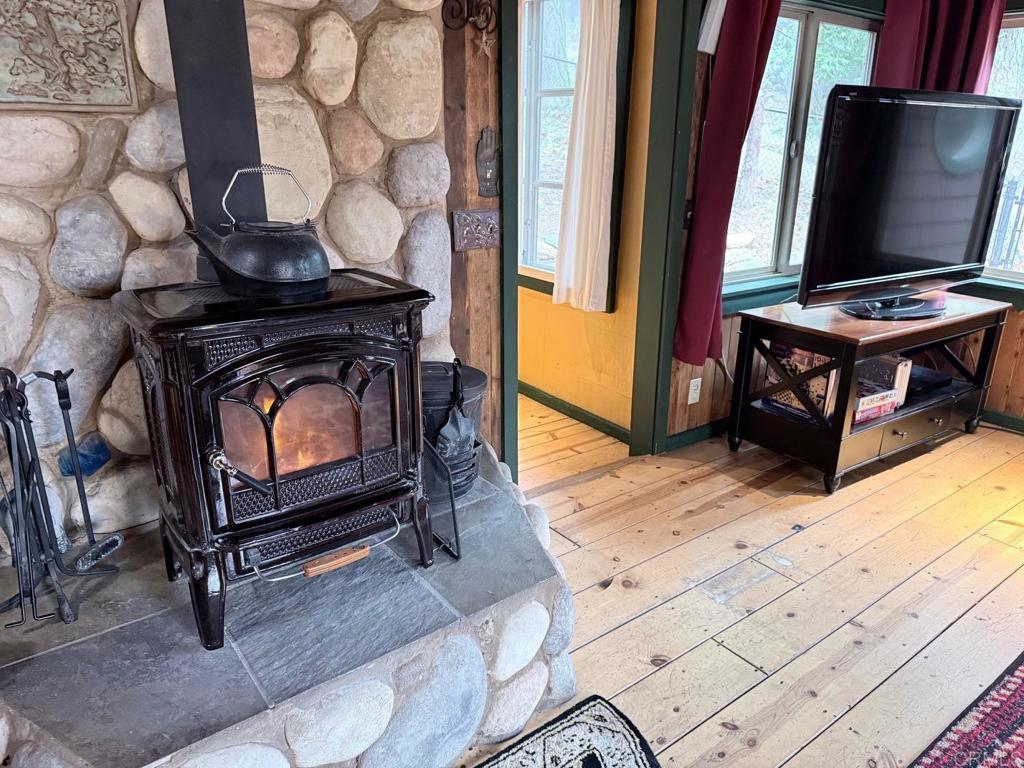 22258 Crestline Road Palomar Mountain, CA 92060 - Photo 20 of 56 a living room with furniture and wooden floor