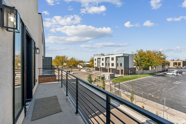 252 North Main Street Bountiful, UT 84010 - Photo 14 of 34 View of balcony