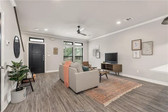 $4,550 | 703 Turner Street, College Station, TX 77840