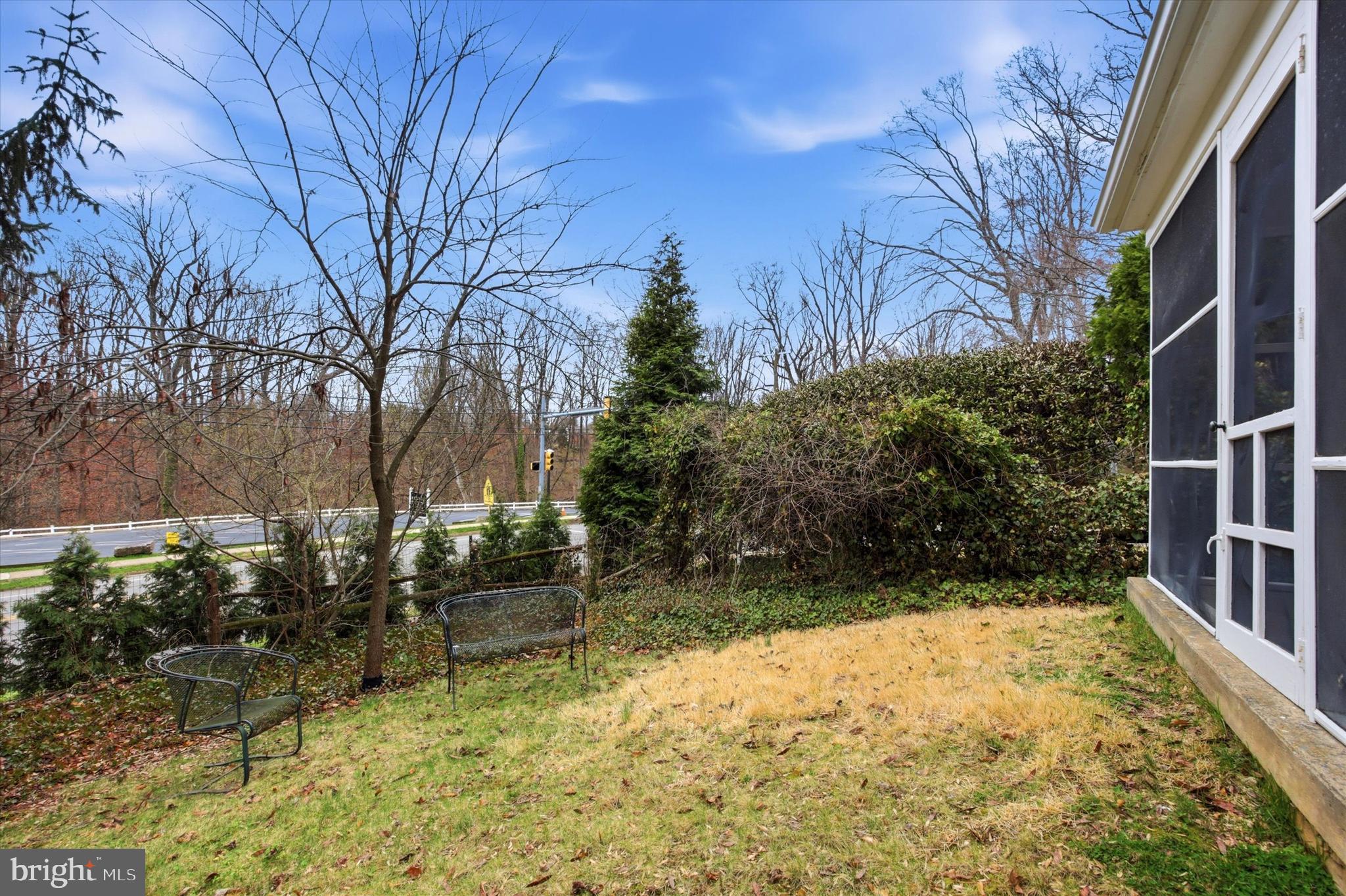 359 Spring Valley Road Springfield, PA 19064 - Photo 11 of 27 Fenced-in side yard