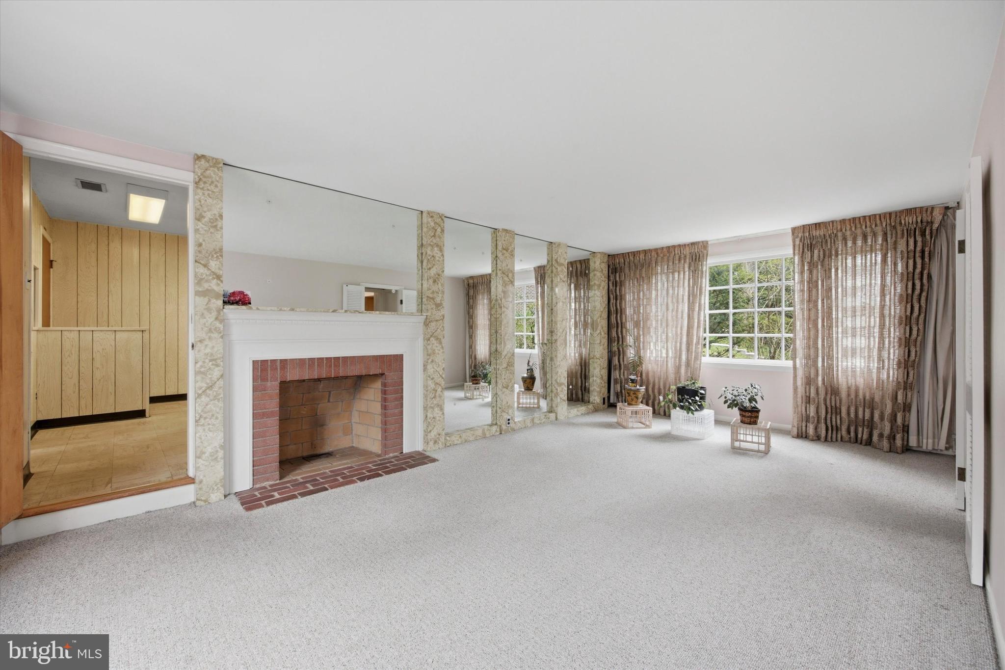359 Spring Valley Road Springfield, PA 19064 - Photo 5 of 27 Living Room