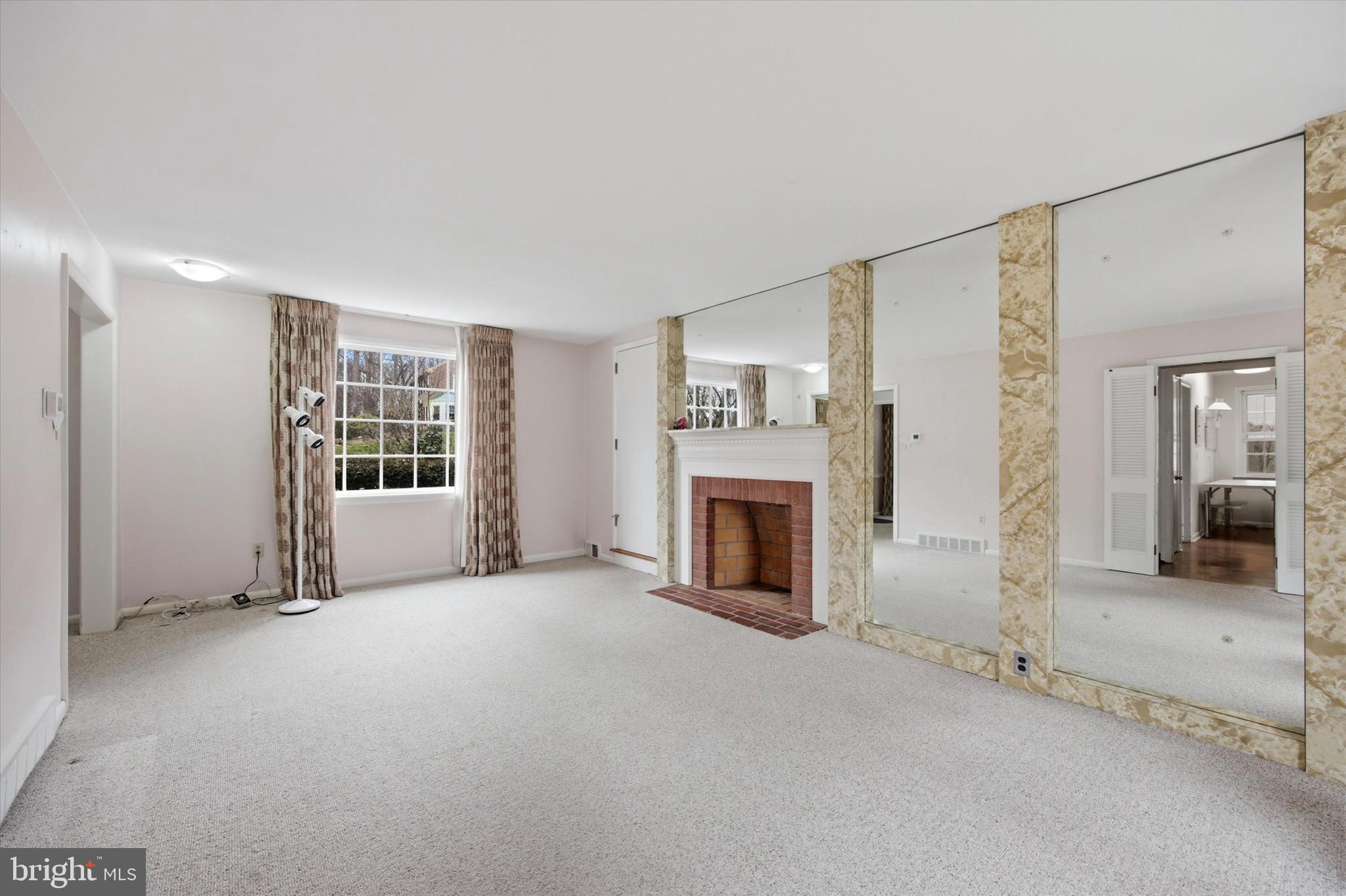 359 Spring Valley Road Springfield, PA 19064 - Photo 6 of 27 Living Room