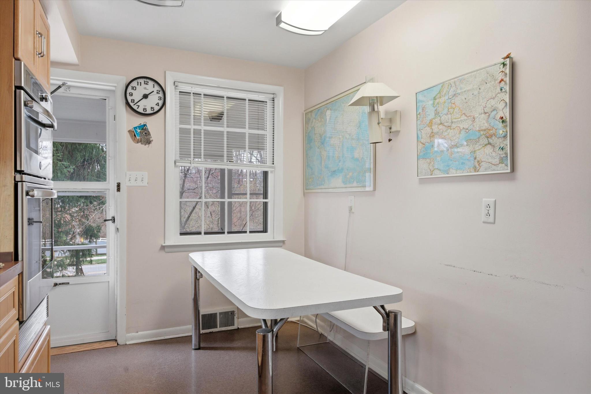 359 Spring Valley Road Springfield, PA 19064 - Photo 9 of 27 Eat-in kitchen