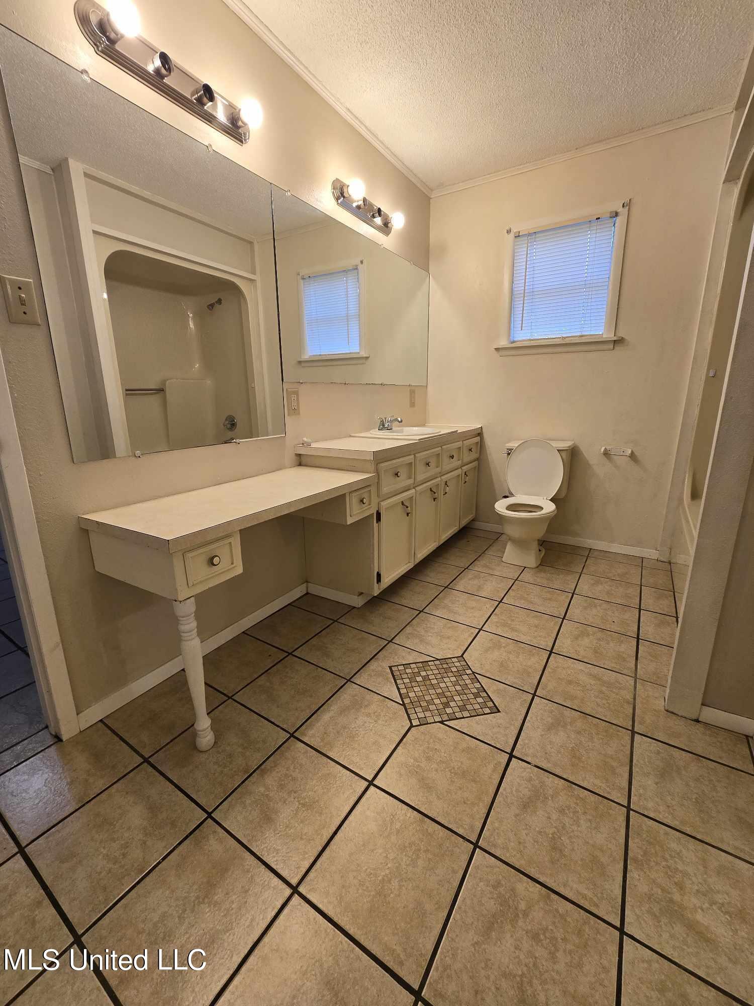 3824 2nd Street Moss Point, MS 39563 - Photo 20 of 25 438293713_1149510676251313_2152871645278