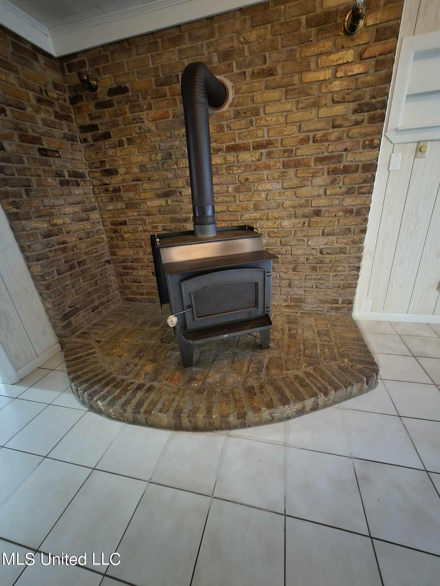 3824 2nd Street Moss Point, MS 39563 - Photo 9 of 25 438299675_430684326265925_26069799837432