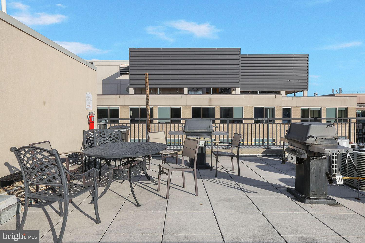 915 E Street Northwest, Unit 403 Washington, DC 20004 - Photo 22 of 30 a balcony with table and chairs