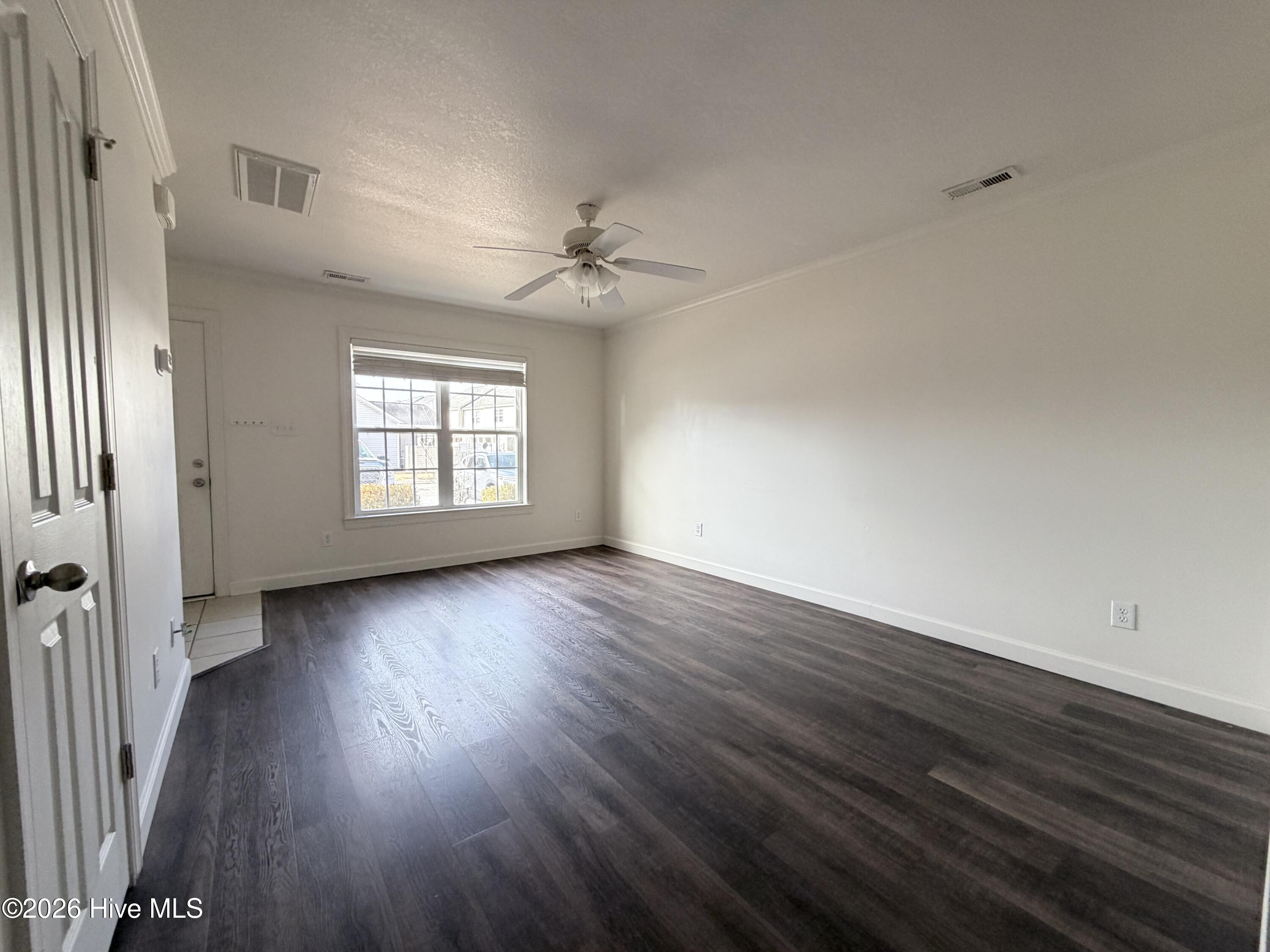 202 Springwood Drive Jacksonville, NC 28546 - Photo 4 of 12 IMG_1211