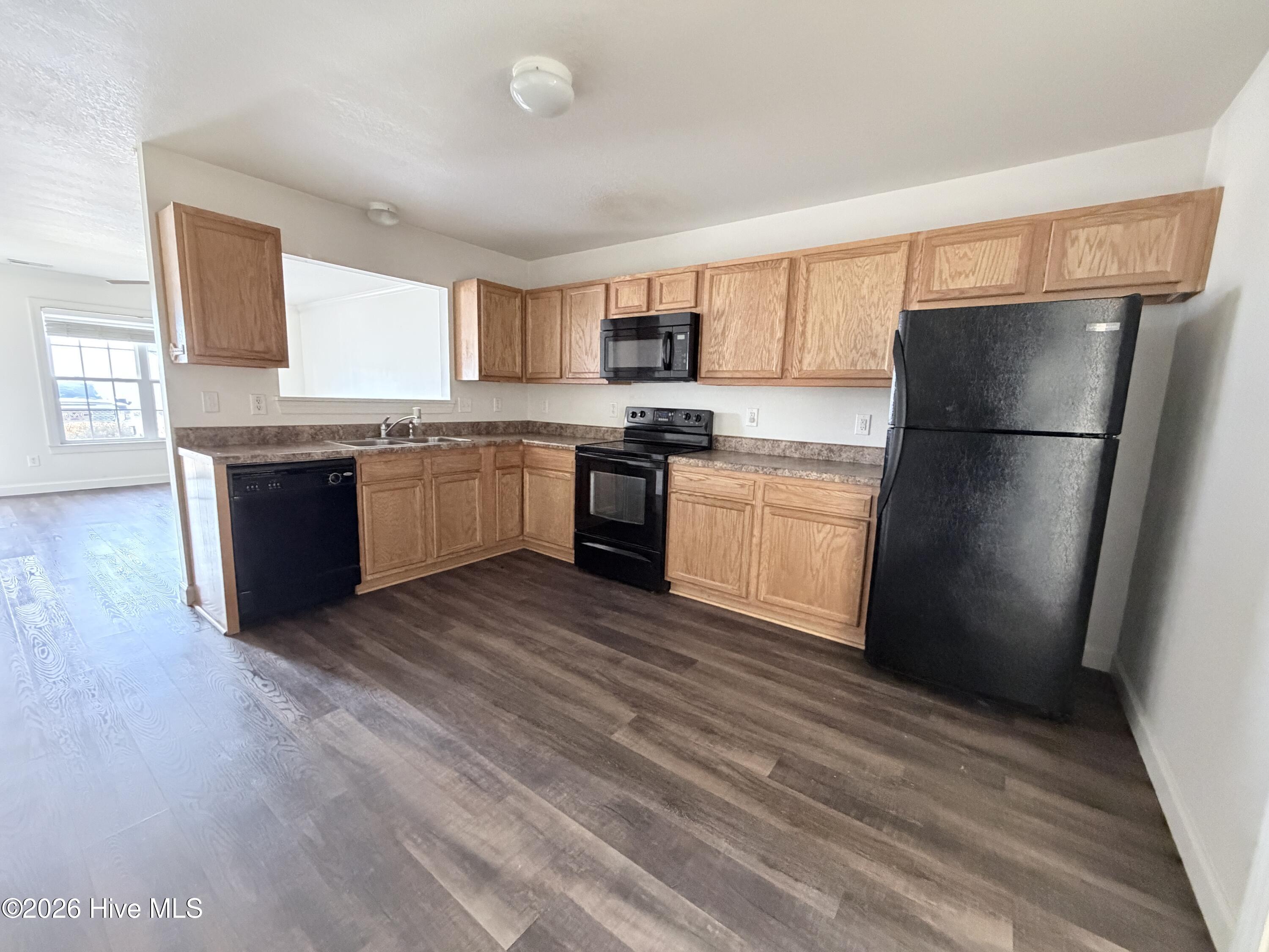 202 Springwood Drive Jacksonville, NC 28546 - Photo 5 of 12 IMG_1207