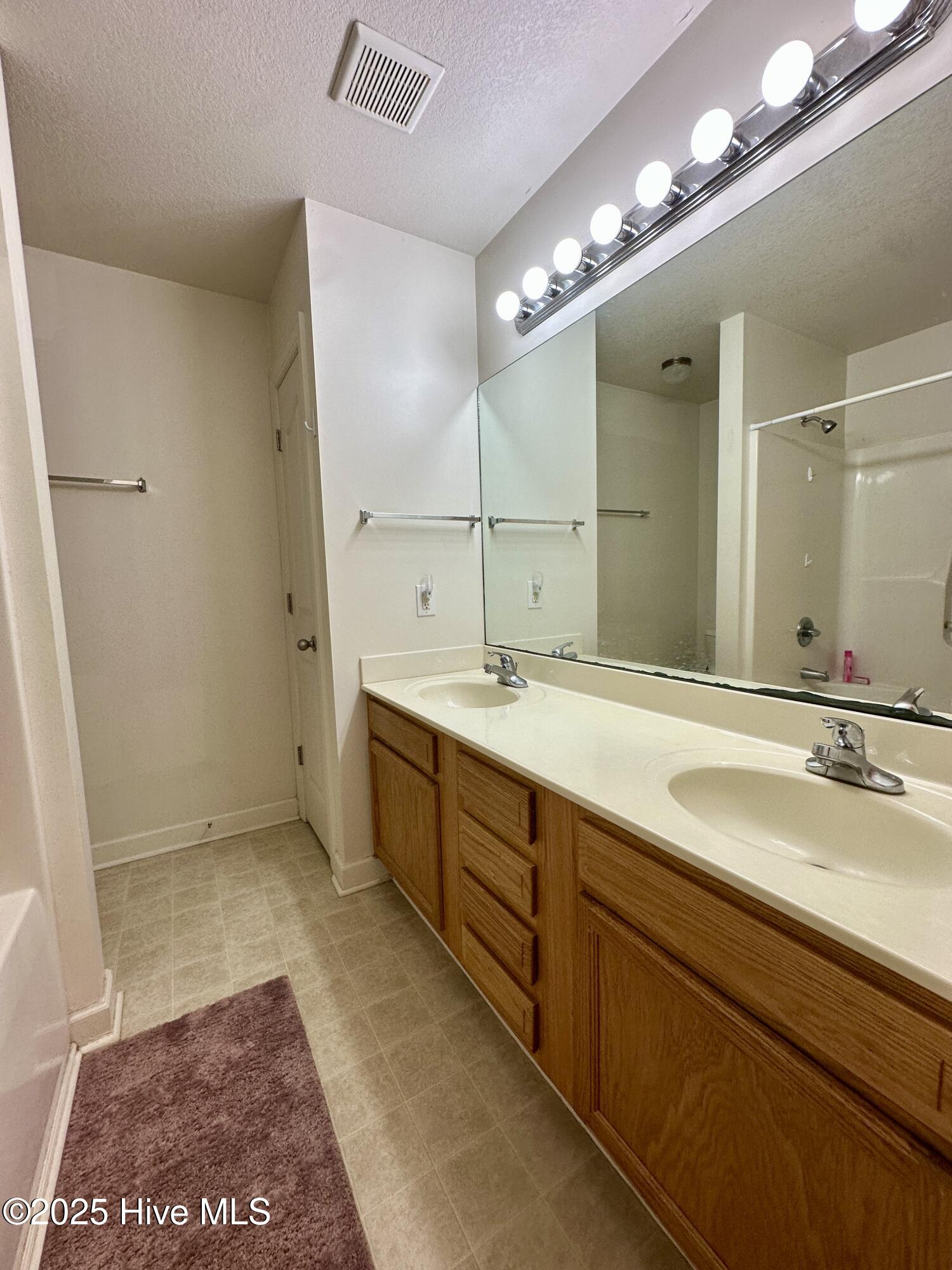 202 Springwood Drive Jacksonville, NC 28546 - Photo 9 of 12 IMG_1972