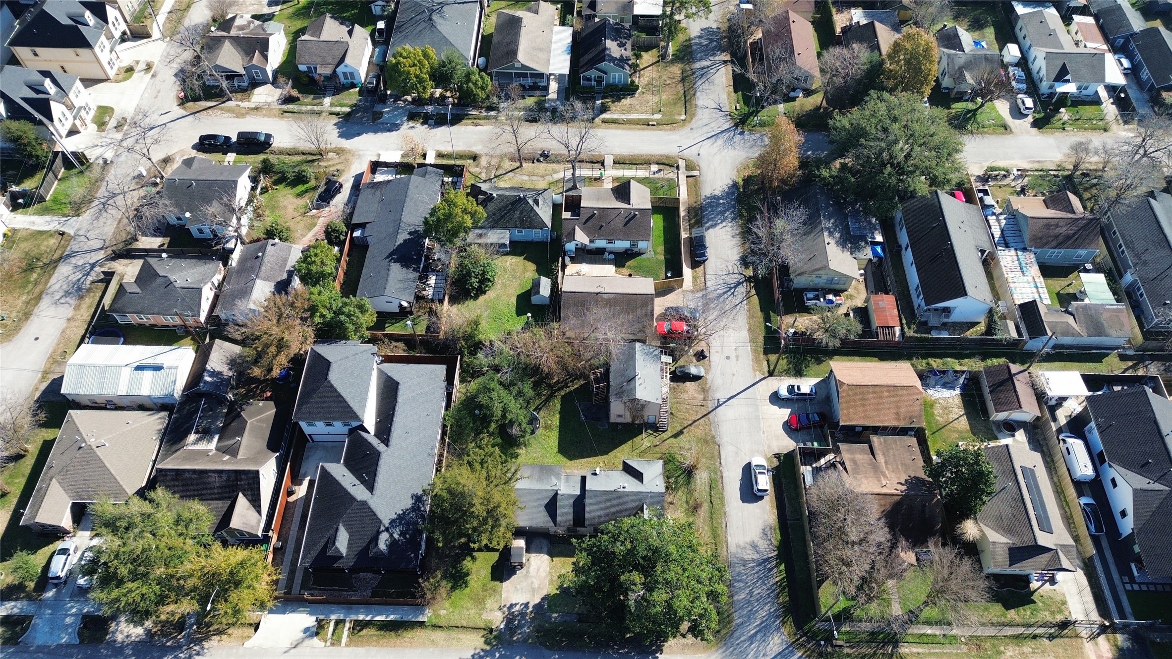 1502 Tabor Street Houston, TX 77009 - Photo 20 of 27 Excellent short-term rental opportunity in a highly central location. With convenient access to Downtown Houston, The Heights, major freeways, entertainment venues, and employment centers, this property is well-positioned to attract both business and leisure travelers.