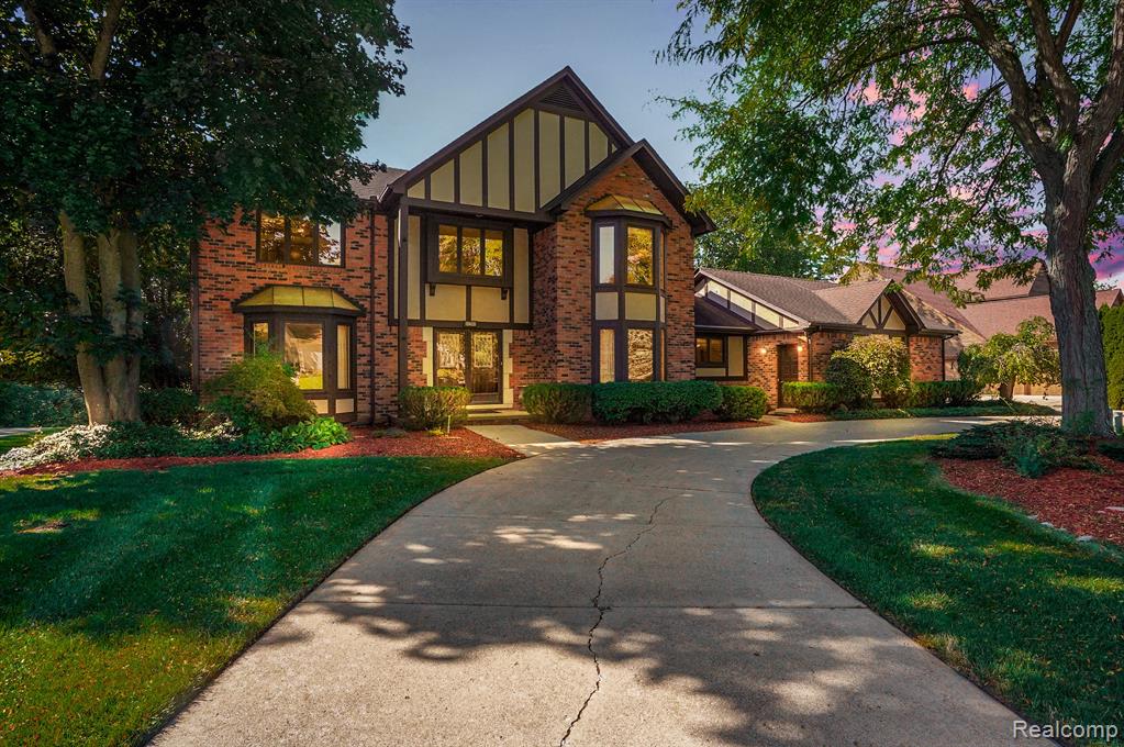 2455 Munster Road Rochester Hills, MI 48309 - Photo 1 of 36